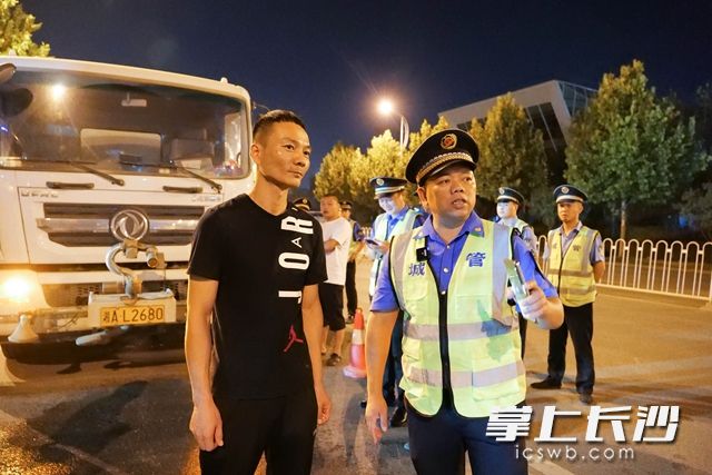 现场还进行了交通安全知识宣教。