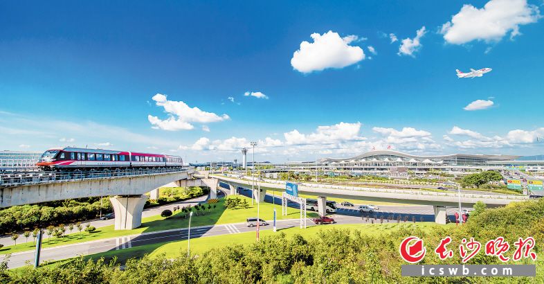 长沙县坐拥自贸区、经开区、综保区、临空区、会展区“五区”叠加优势，跑出高质量发展加速度。章帝 摄