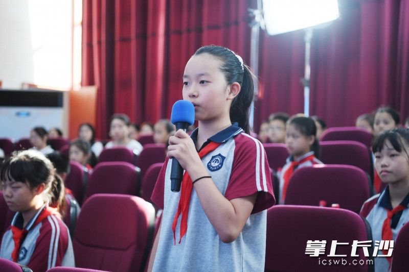 学生现场分享心得感受。
