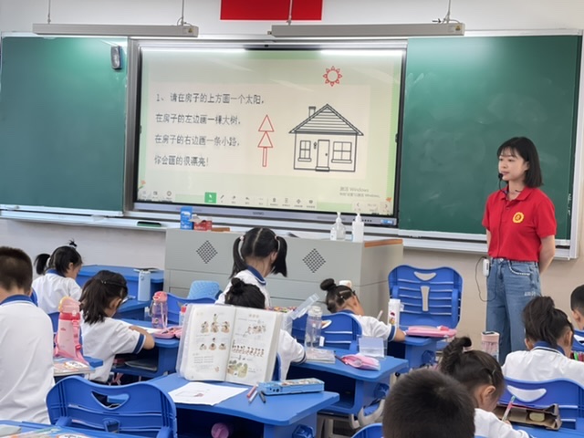 教室里的硬件投入已属长沙最先进水平。长沙晚报全媒体记者岳霞摄