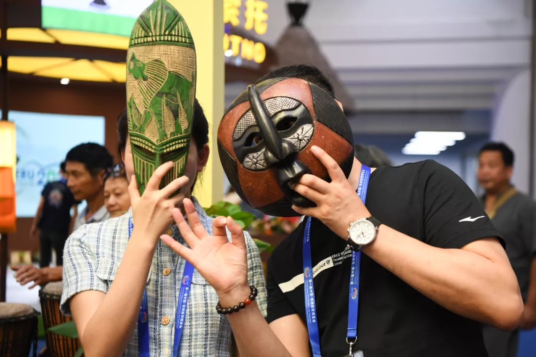 2019年6月28日至6月29日,位于湖南国际会展中心的中非经贸博览会展厅面向公众开放,吸引众多市民前来参观。 2019年6月28日至6月29日,位于湖南国际会展中心的中非经贸博览会展厅面向公众开放,吸引众多市民前来参观。