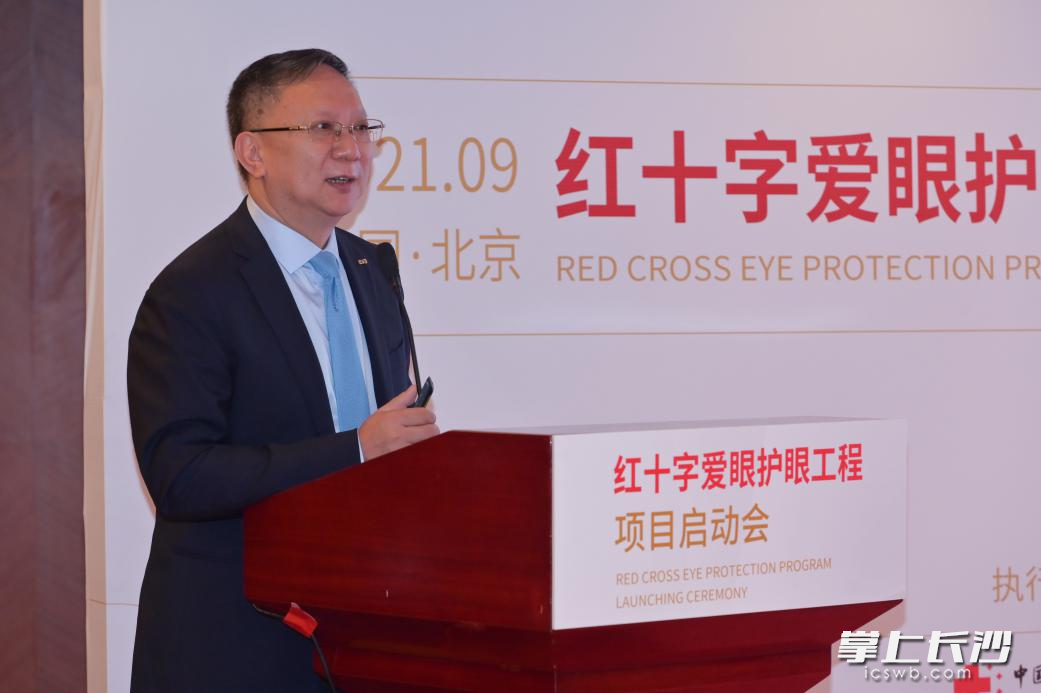中华医学会眼科学分会眼视光学组副组长、中南大学爱尔眼科学院博士生导师杨智宽介绍我国儿童青少年近视现状以及分析如何做好近视防控工作。