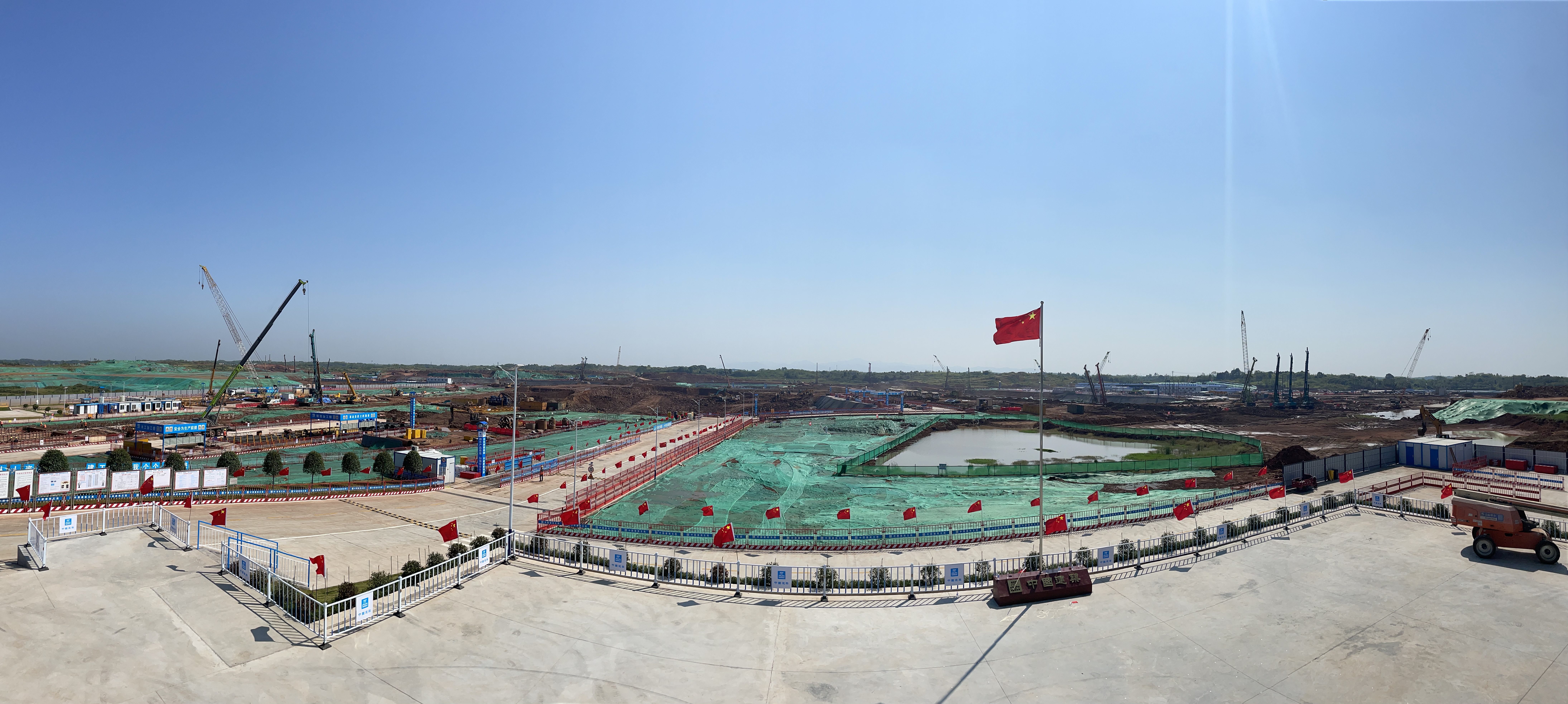 长沙机场改扩建综合交通枢纽工程自今年6月28日开工，目前已实现全面动工。均为长沙晚报全媒体记者 陈焕明 摄