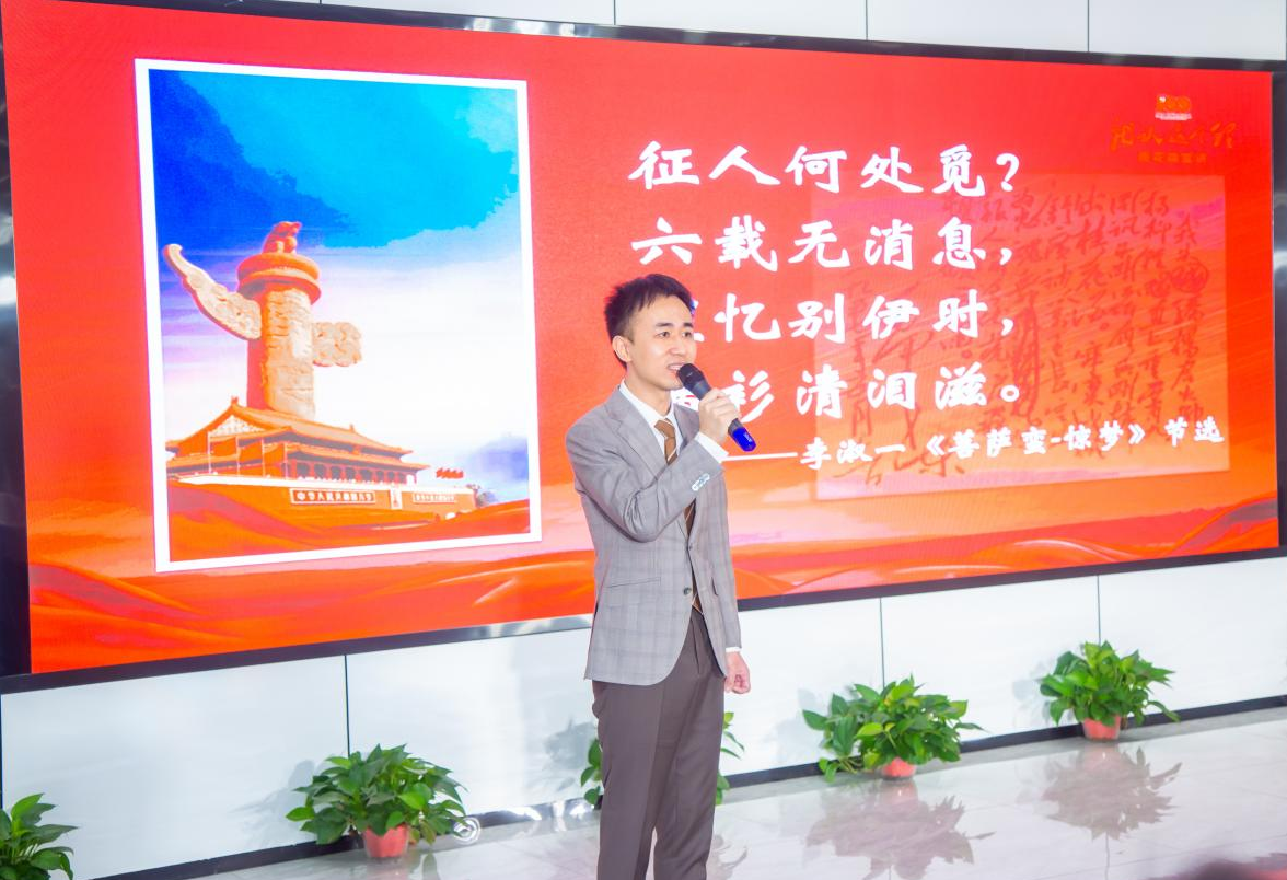 张骅。