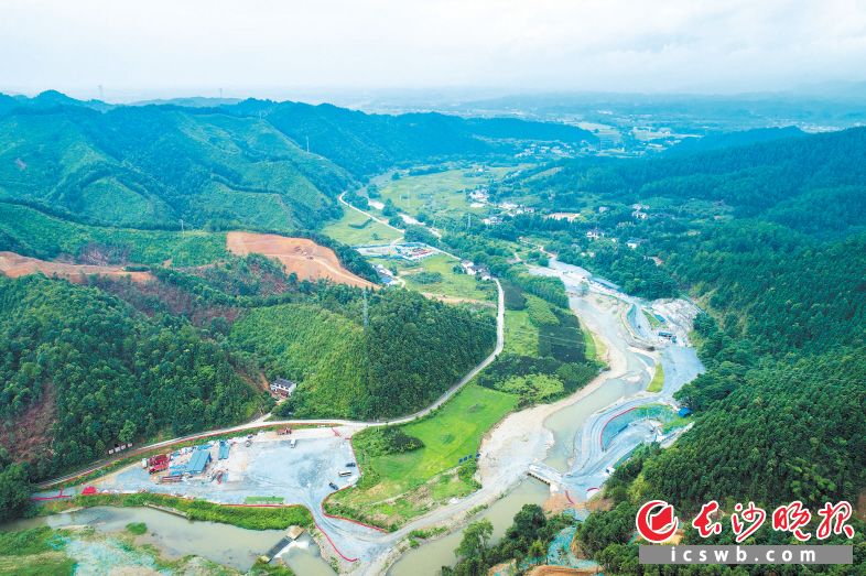 椒花水库枢纽工程建设现场。郭雨滴 摄
