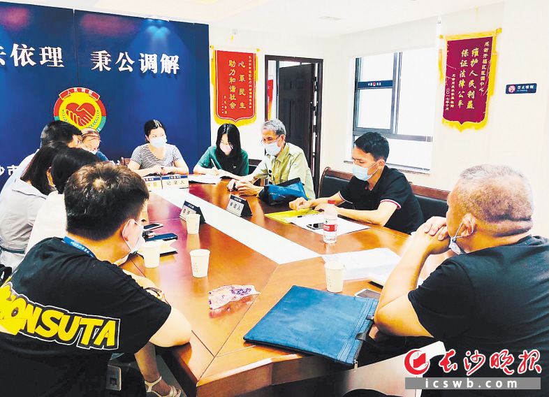 开福区基层司法调解入情入理入法，让矛盾化解在萌芽状态。 开福区司法局 供图