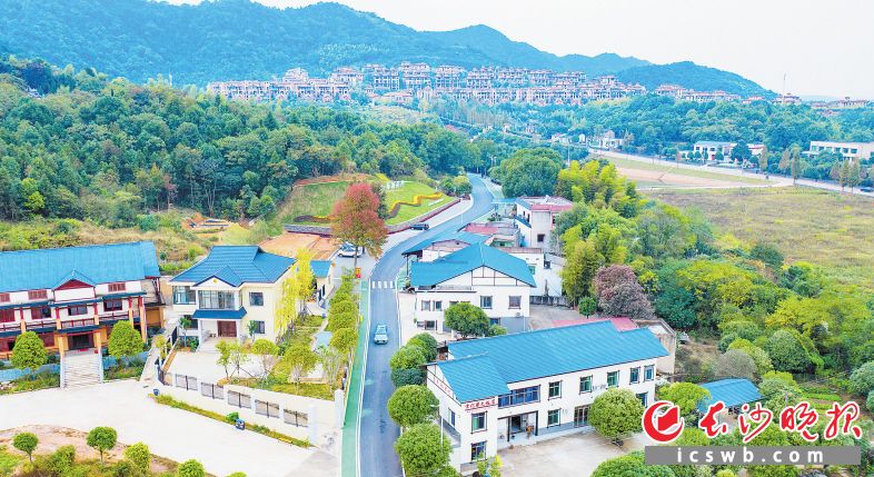 长株潭绿心石燕湖片区道路蜿蜒，景色宜人。长沙晚报全媒体记者 邹麟 摄