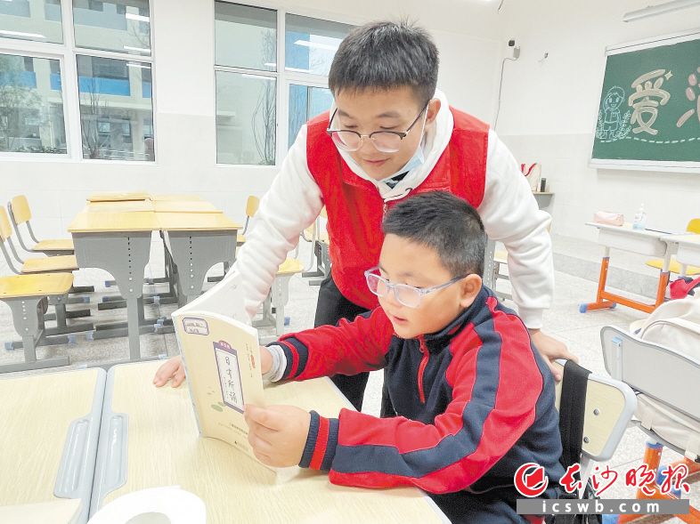 麓山国际洋湖实验学校推出早7时晚7时“爱满双七”免费早晚托服务。学校供图