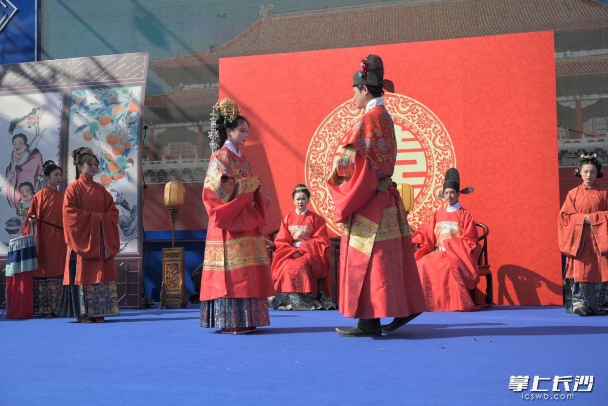 大明（宋）嘉礼·沉浸式婚礼也吸引了不少观众的目光。
