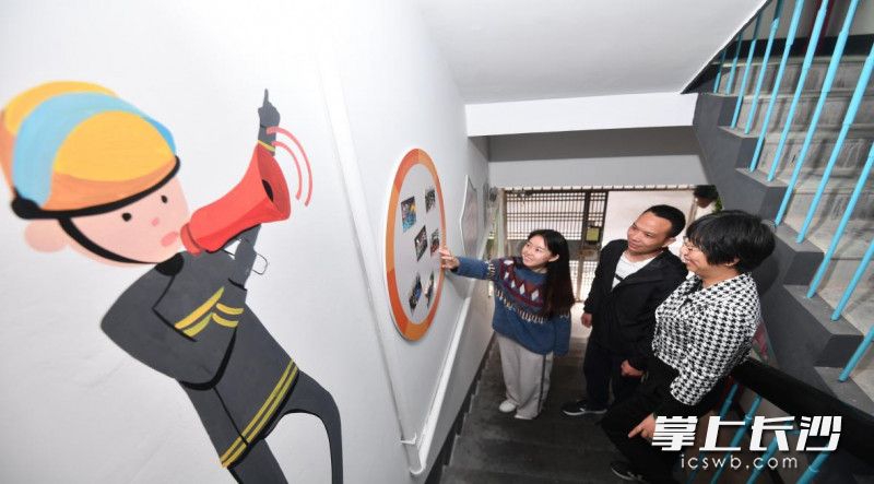 居民群众成为共建项目“美丽楼道”的设计者、建设者、共享者。