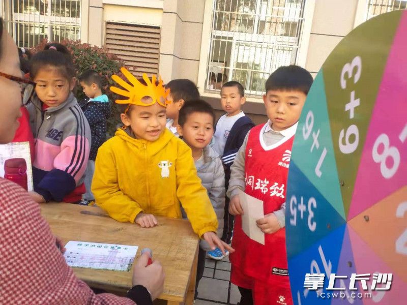 不仅要算对，还要出好题，对孩子们的语言能力也是一种考验。