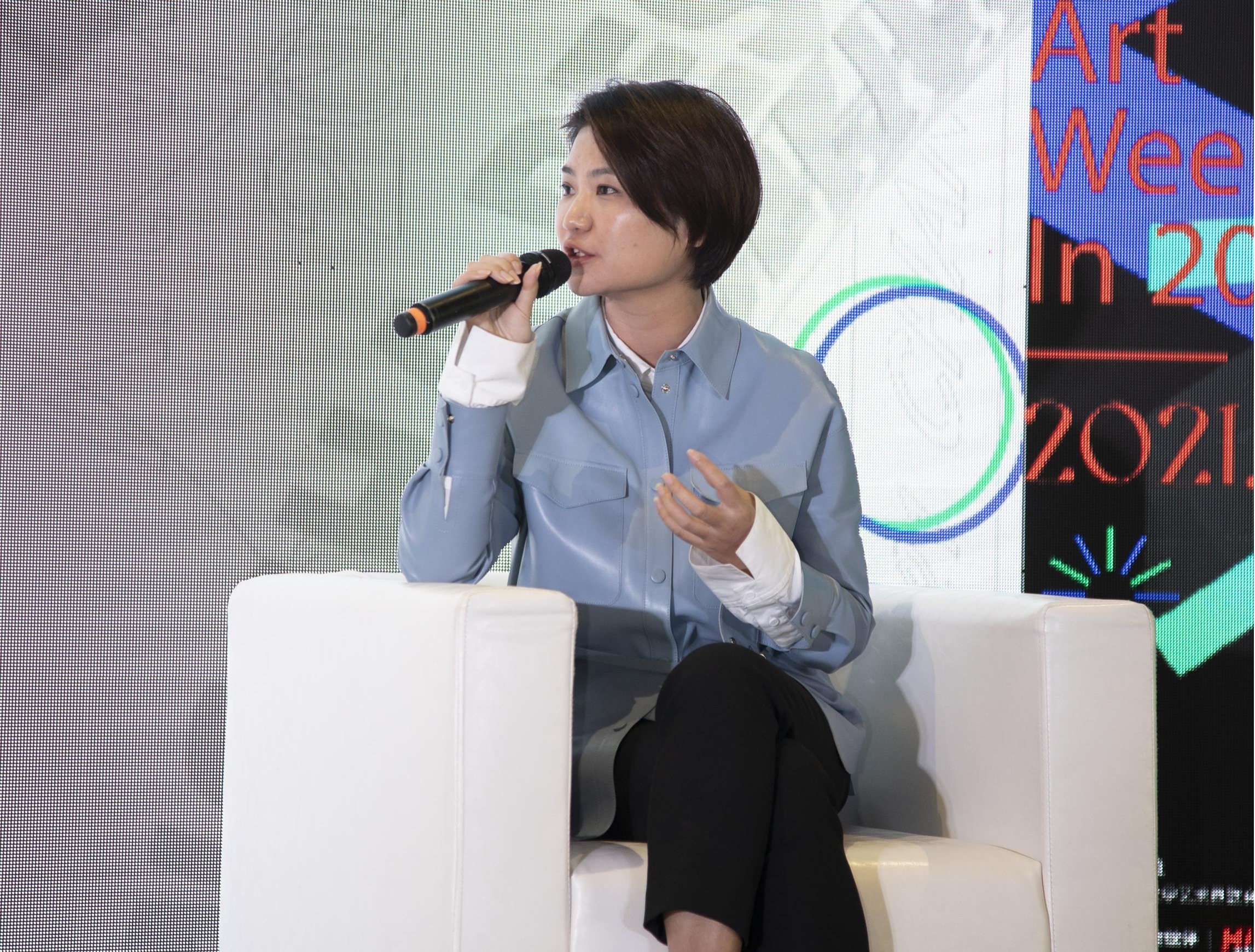 湖南省设计艺术家协会环境艺术专业委员会副主任、鸿扬集团帜境墅装事业部总经理、首席设计师李艳发言
