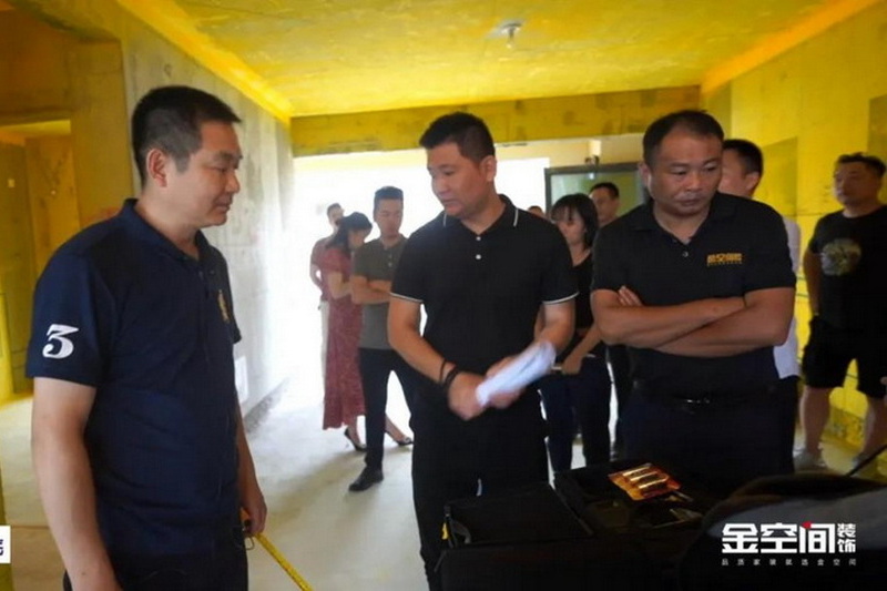 金空间装饰集团专业岗位人员就精益交付细则进行现场讨论