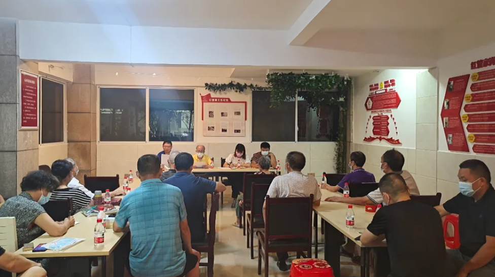 8月5日晚，城市山水豪园消防整改小组在“红管家”工作室成立。