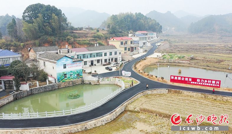 青山打底，绿水常流，杏村村焕然一新，村民住进风景里。 杏村村供图