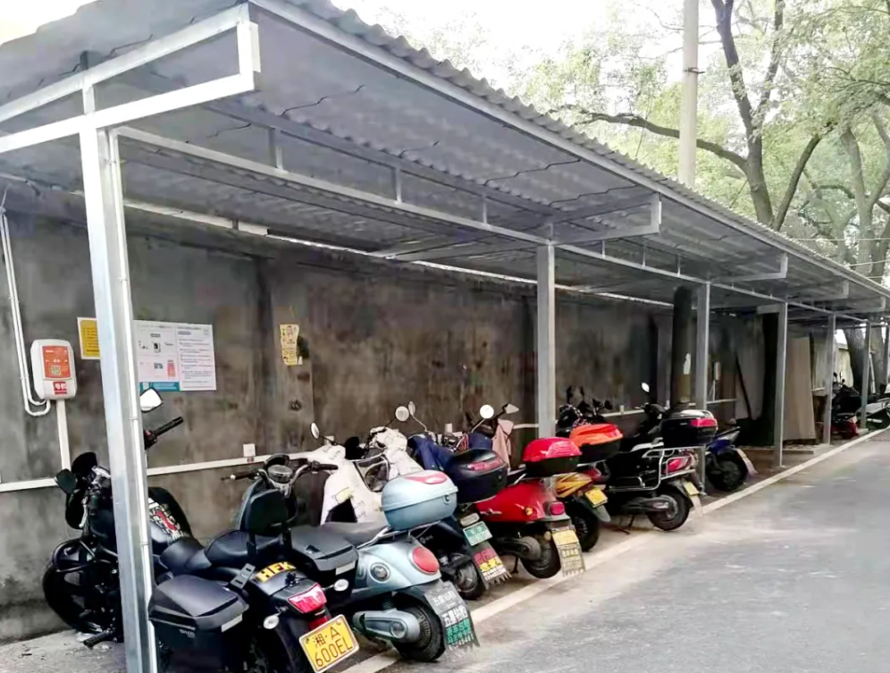 已经投入使用的电动车充电桩棚