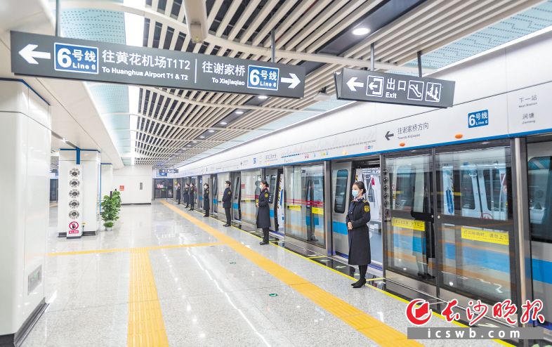 地铁6号线为东西向骨干线路，西起谢家桥站，东至黄花机场T1T2站。图为湖南工商大学站内景。长沙晚报全媒体记者 郭雨滴 摄