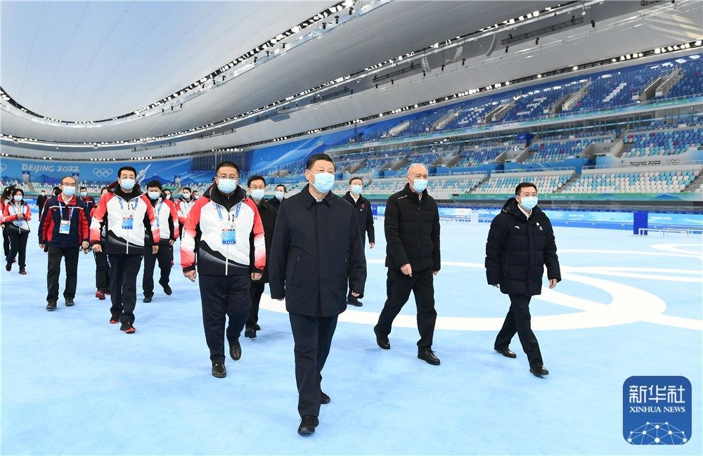 1月4日，中共中央总书记、国家主席、中央军委主席习近平在北京考察2022年冬奥会、冬残奥会筹办备赛工作。这是4日上午，习近平在国家速滑馆考察。新华社记者 谢环驰 摄