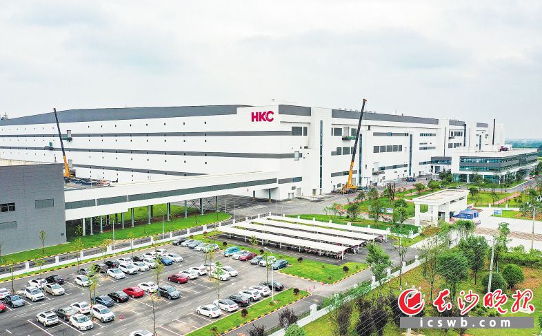 惠科光电创造了14个月建成一座超高清面板生产基地的行业最快速度。图片除署名外均为浏阳市发改局提供