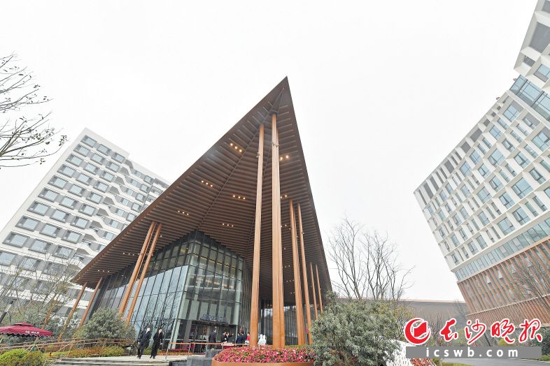 泰康之家 ·湘园是湘江数字健康产业园的重点项目之一，打造湖南首个全功能、智能化、国际标准智慧医养旗舰项目，填补了湖南高品质智慧养老产业的空白。本版图片除署名外均为长沙晚报全媒体记者 王志伟 摄