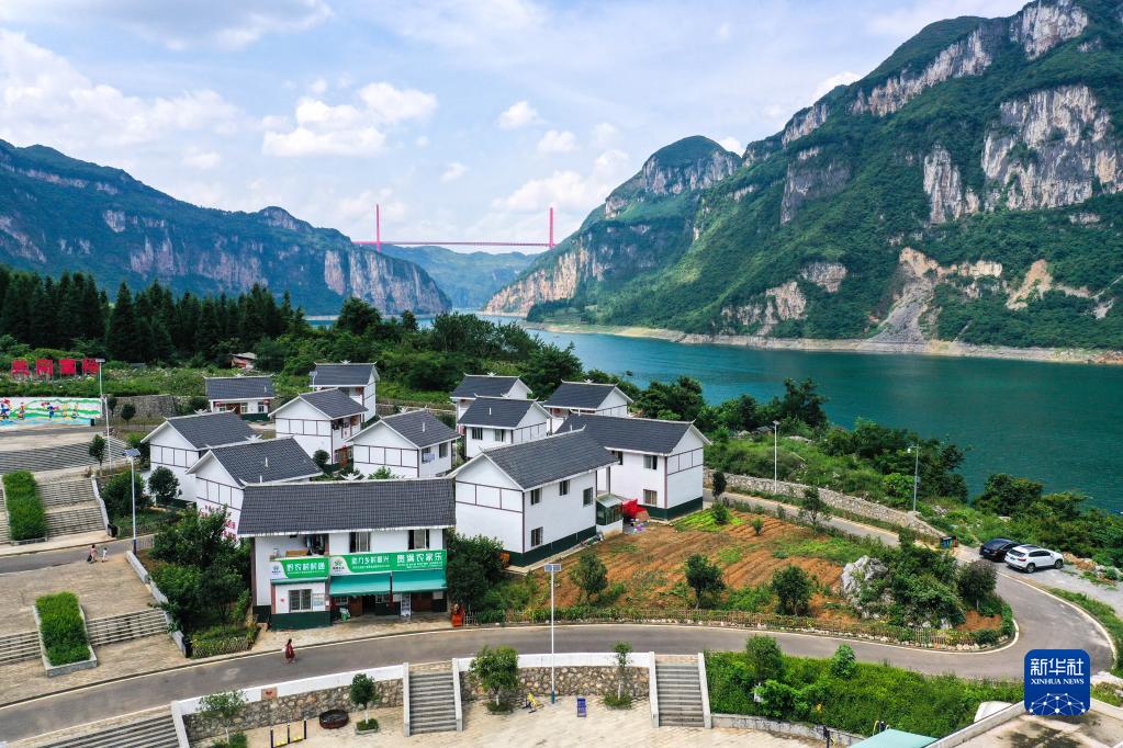 这是贵州省黔西市新仁苗族乡化屋村麻窝寨易地扶贫搬迁集中安置点（2021年7月24日摄，无人机照片）。新华社记者 杨文斌 摄