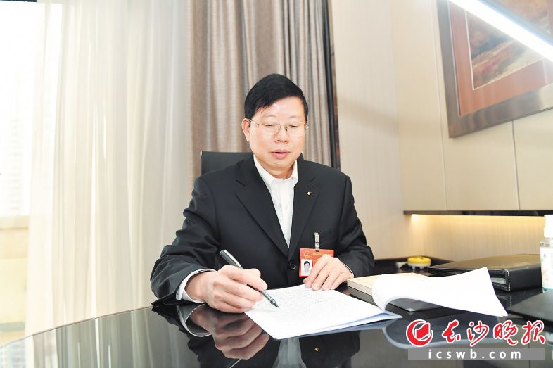 省人大代表潘胜强。　　长沙晚报全媒体记者 余劭劼 摄