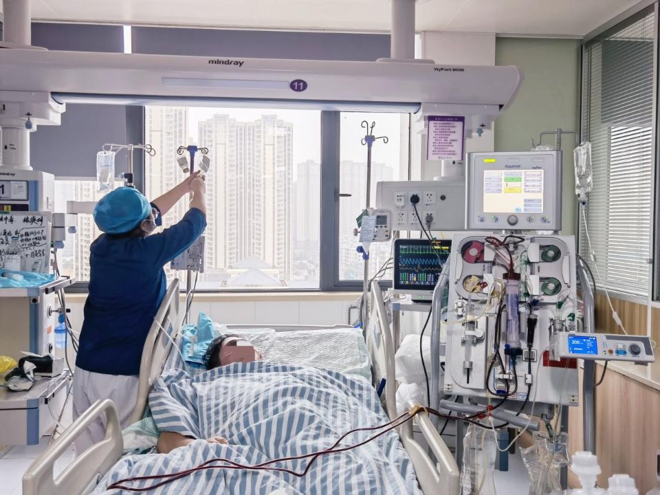 患者入院时病情危重被送入EICU抢救治疗。均为长沙晚报通讯员 梁辉 供图