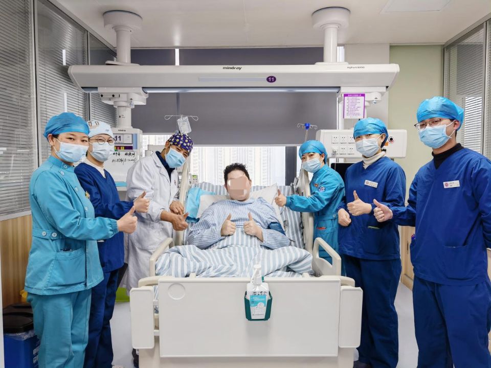 经过抢救，患者病情好转，转出EICU。