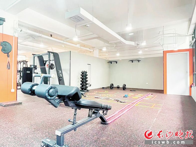 芙蓉区湘湖街道西湖社区的智慧社区健身中心。