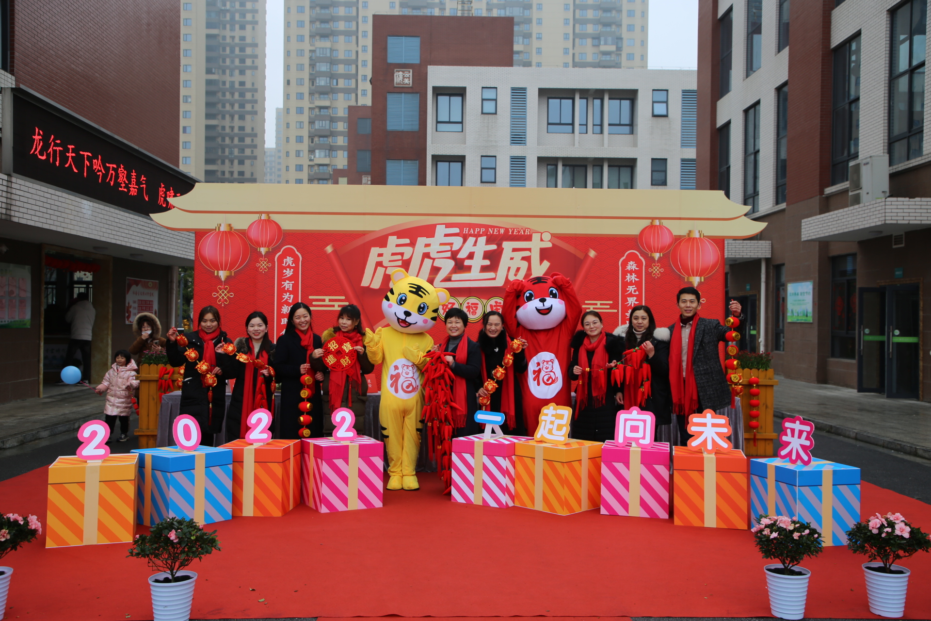 老师给同学们准备了丰富的新学期礼物。均为长沙晚报通讯员  陈思 摄