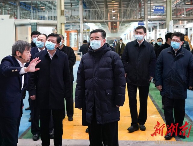 2月22日上午，张庆伟调研远大科技集团。以上图片均由 湖南日报全媒体记者 唐俊 摄
