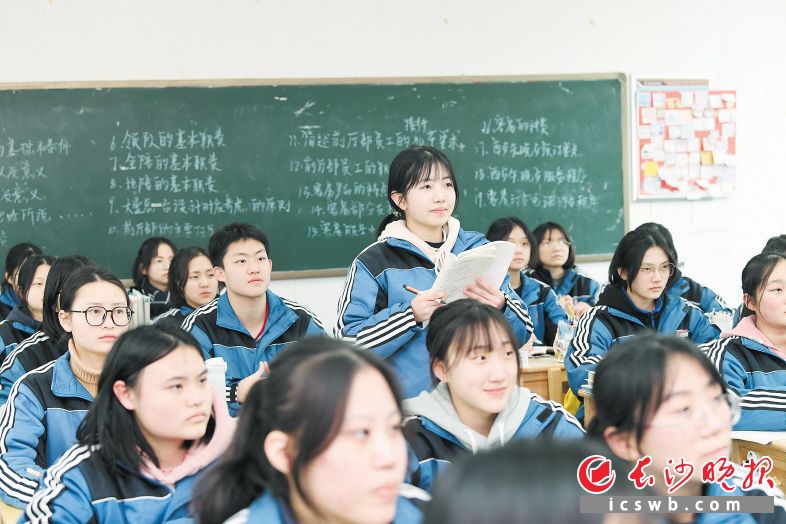 长沙财经学校的高三课堂，学生在认真上课。长沙晚报通讯员 杨威 摄