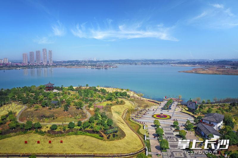 松雅湖畔，一座生态新城正在崛起。章帝 摄