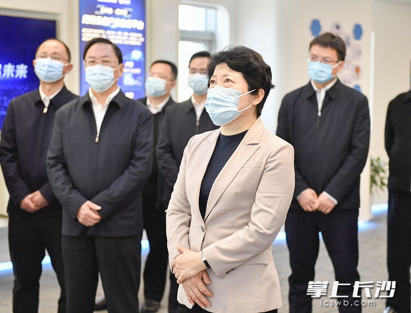 3月9日上午，省委常委、市委书记吴桂英在湖南湘江新区调研时，走进腾讯云启产业基地。均为长沙晚报全媒体记者 余劭劼 摄