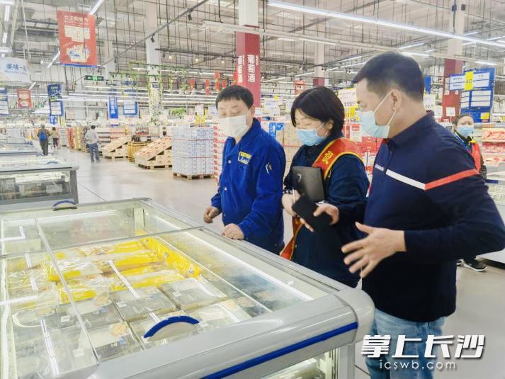 开福区在组织重点商超做好生活物资储备的基础上，积极拓展线上购物渠道。