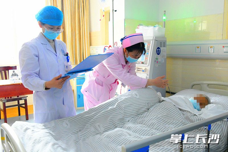 王娭毑坚持血液透析治疗11年，各项指标保持良好。本文照片均为长沙晚报通讯员  张璋 摄