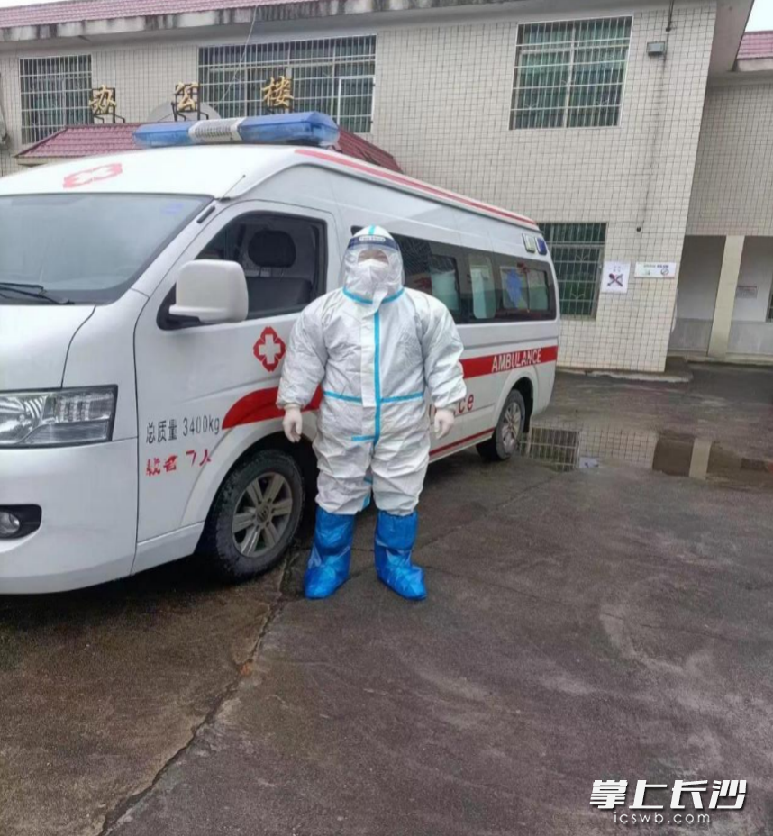沙坪街道疫情防控转运组组员 唐红波