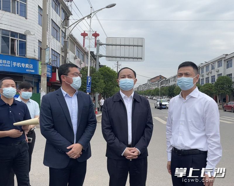 郑建新检查督导自建房安全整治工作。
