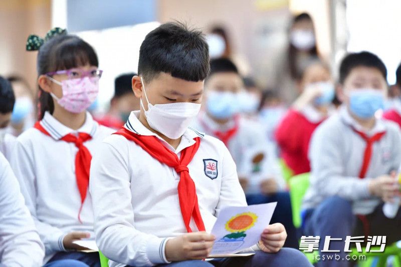 孩子们通过游戏，正在上一堂有趣的心理课。