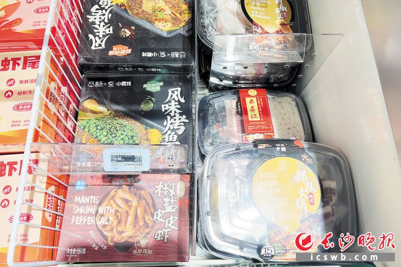 烤鱼、皮皮虾、韩式部队火锅……预制菜琳琅满目。长沙晚报全媒体记者 刘攀 摄