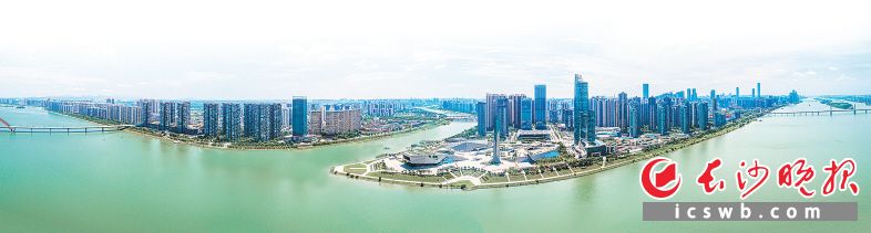 北辰三角洲碧空如洗，清流绕城。“开福蓝”“城北清”成了开福名片。开福区委宣传部供图