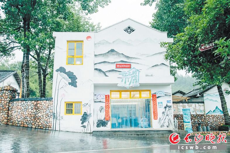小河乡“云上的小店” 资料图片