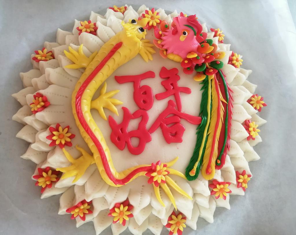 山西霍州手工面塑的传承人韩爱英制作的“百年好合”馍。（受访者供图）