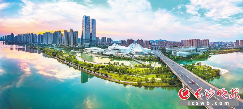 2021年度长沙市对外传播优秀图片——梅溪湖风光。 2021年度长沙市对外传播优秀图片——梅溪湖风光。