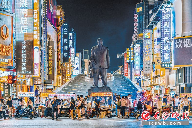 2021年度长沙市对外传播优秀图片——长沙步行街人间烟火。除署名外均为市委宣传部供图 2021年度长沙市对外传播优秀图片——长沙步行街人间烟火。除署名外均为市委宣传部供图