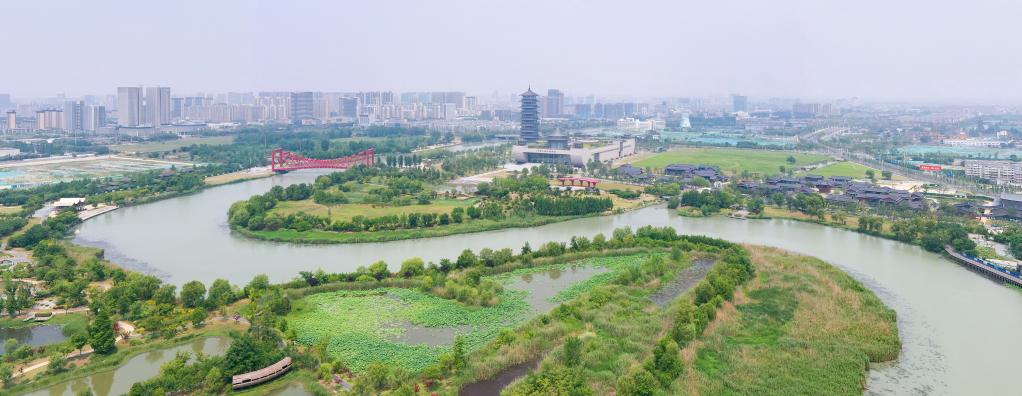 这是2022年5月25日拍摄的扬州市运河三湾景区（无人机照片）。新华社记者 李博 摄