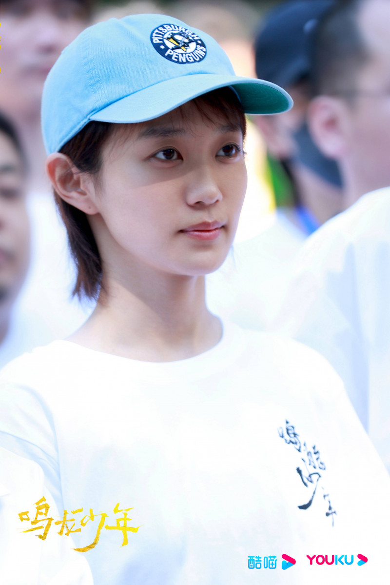 开机仪式上的黄尧 剧组资料图片