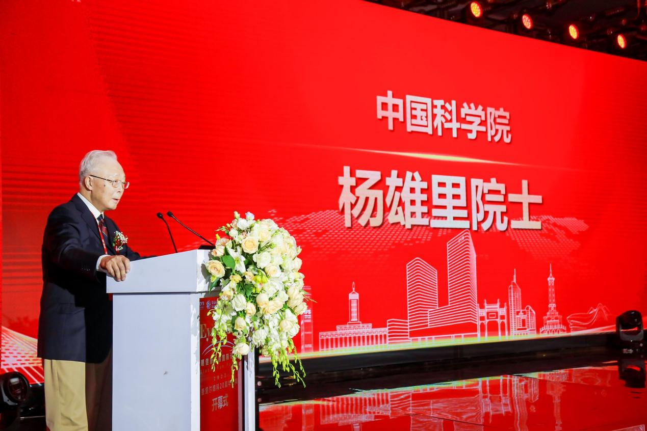 中国科学院院士杨雄里在论坛开幕式上致辞。