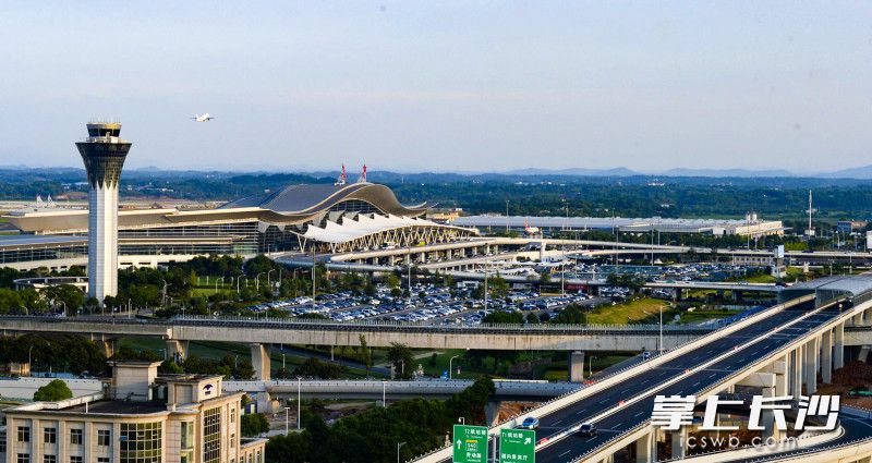 黄花机场年旅客吞吐量近2000万人次，居中部第一。长沙晚报全媒体记者 黄启晴 摄