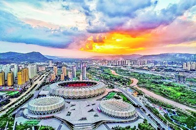 海湖体育中心已成为西宁市的地标建筑。黎晓刚摄/光明图片